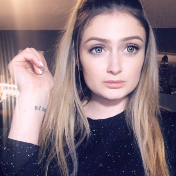 Meet your Posher, Carlee - Picture 1 of 1